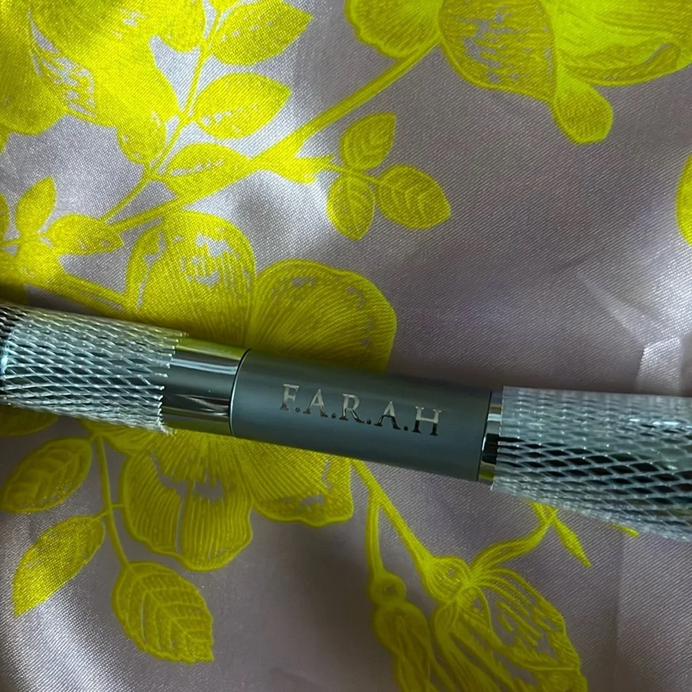 F.A.R.A.H dual ended powder and go makeup brush